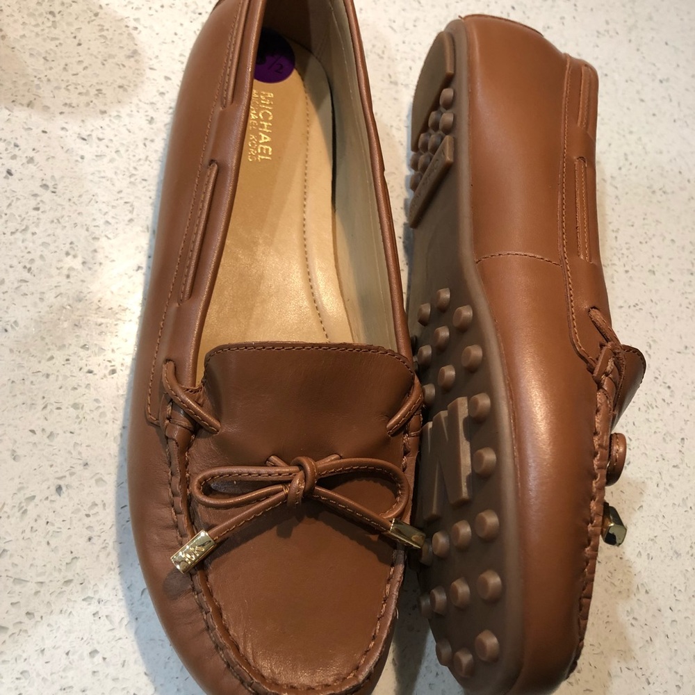 Michael Kors MK DAISY Luggage Leather Moc Loafers - Picture 2 of 4